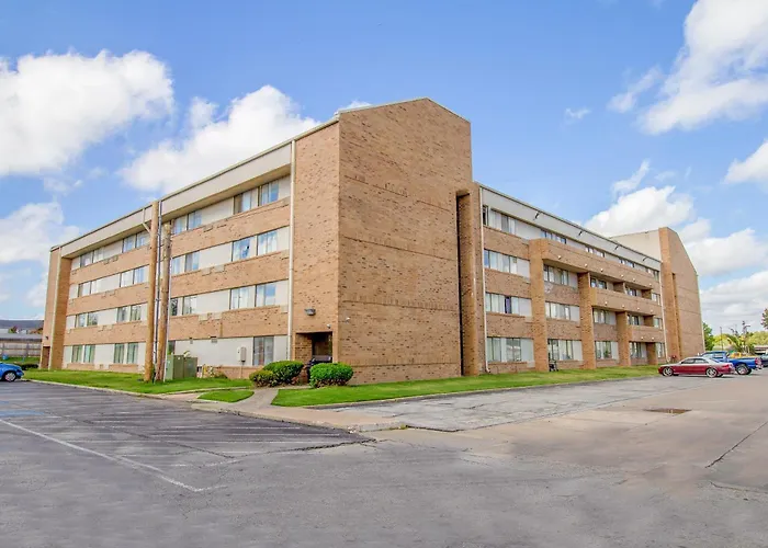 Tulsa Square Hotel Central, I-44 By Oyo