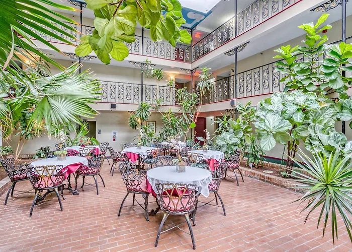 Oyo Townhouse Tulsa Woodland Hills Hotel