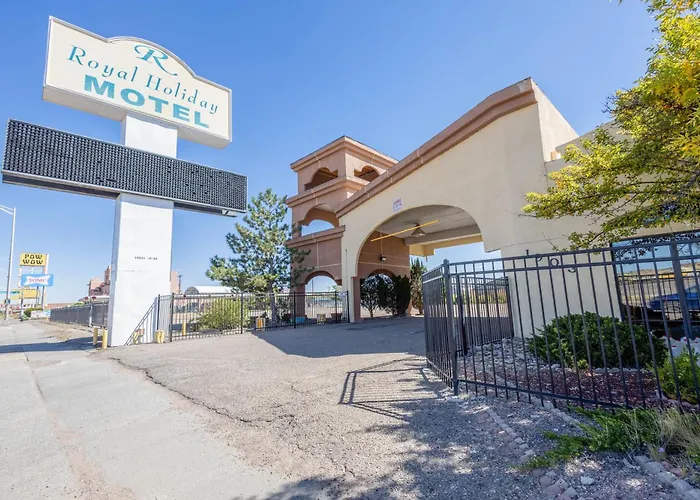 Royal Holiday Motel By Belvilla Gallup I-40