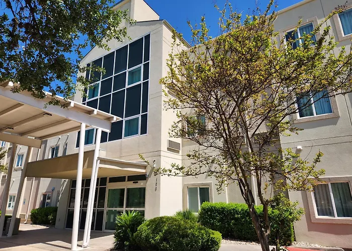 Baymont By Wyndham San Antonio Airport Hotel