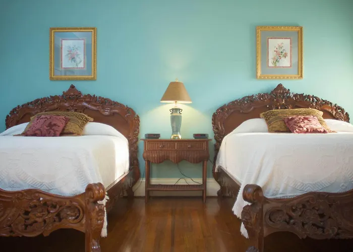 Lookaway Inn