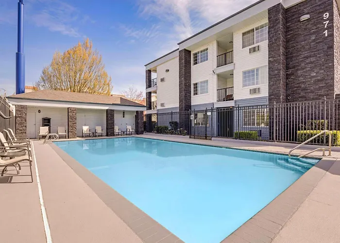 Best Western Plus Grand Manor Inn Springfield