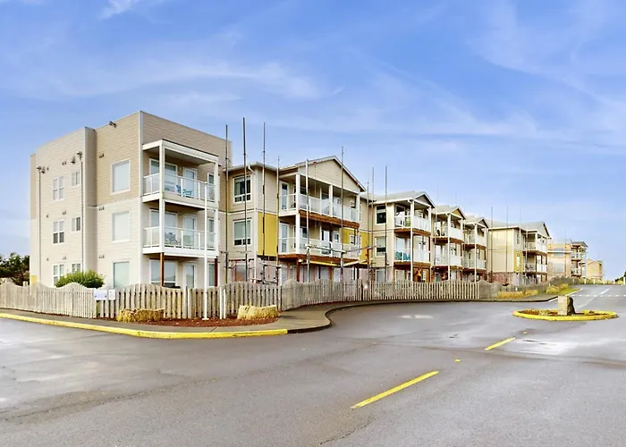 Top Floor - All The Views - 2 Bed 2 Bath Apartment In Westport