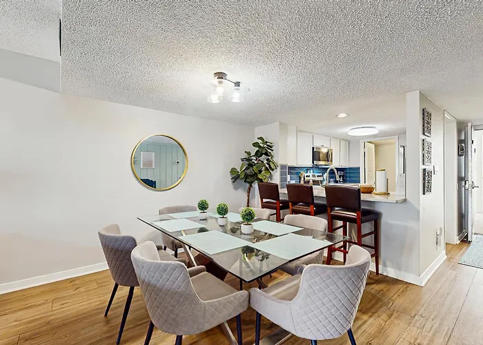 Sun-Kissed Condo In Prime Location W/Shared Pool, Private W/D, Free Wifi, Ac Franklintown