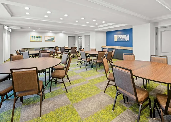 Spark By Hilton Woodbridge