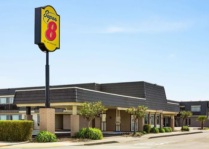 Super 8 By Wyndham Eureka Hotel