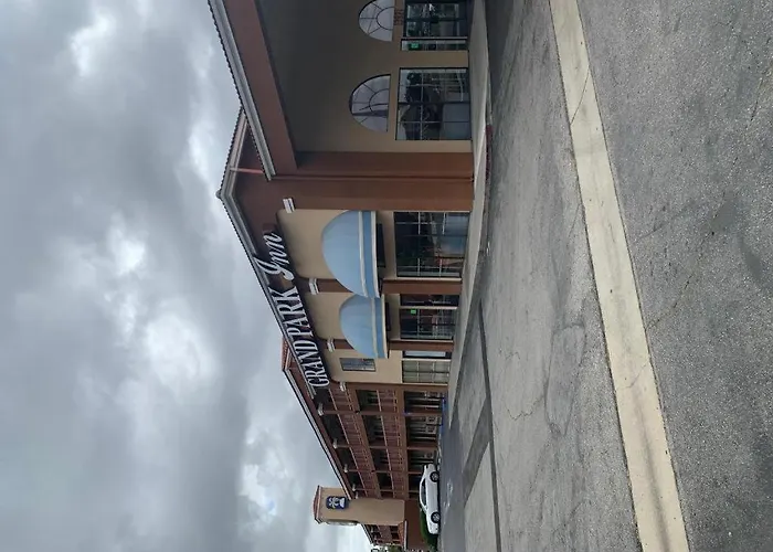 Grand Park Inn