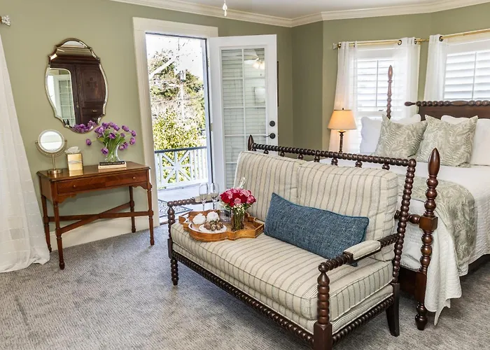 White Doe Inn Bed & Breakfast Manteo