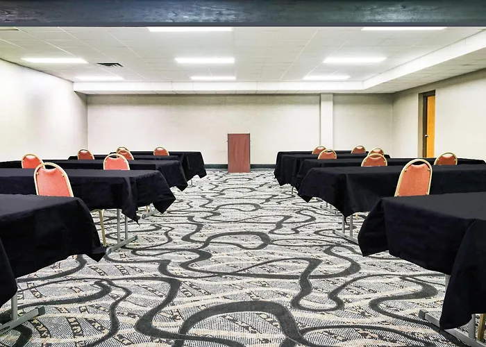 Days Inn & Suites By Wyndham Wausau