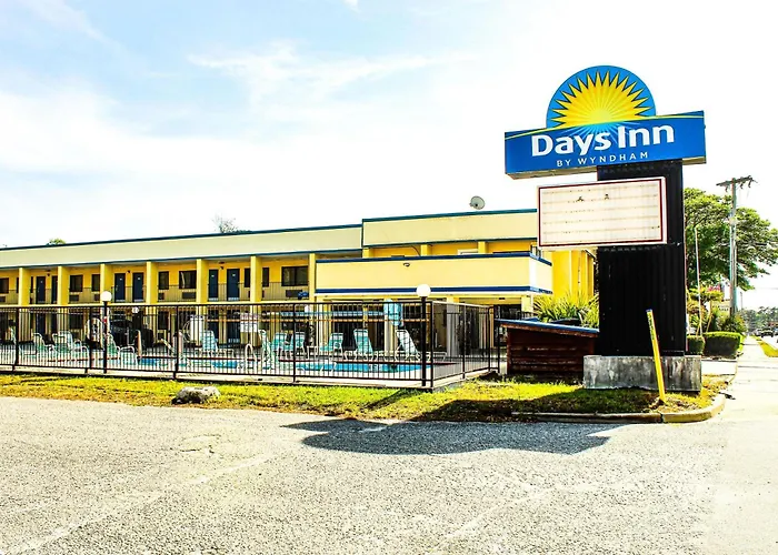 Days Inn By Wyndham Little River