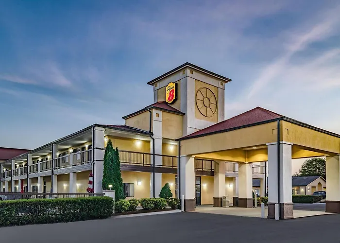 Super 8 By Wyndham Columbia Hotel