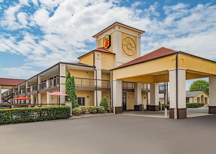 Super 8 By Wyndham Columbia Hotel