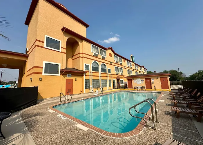 Quality Suites San Antonio Brooks City Base