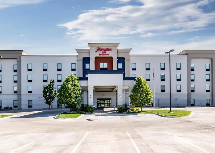 Hampton Inn Omaha/West Dodge Road, Old Mill