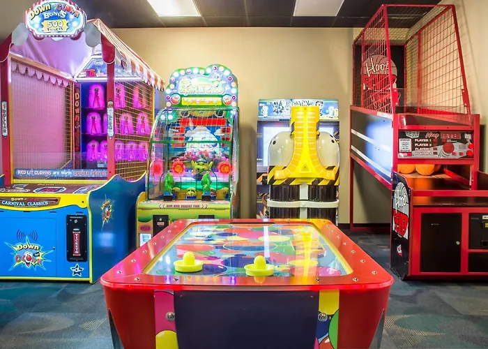 Quality Inn & Suites Palm Island Indoor Waterpark Batavia