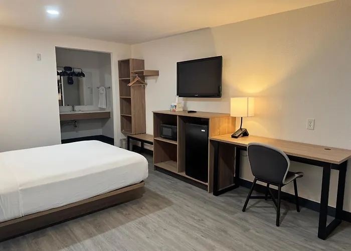 Rodeway Inn & Suites Rancho Mirage - Palm Desert Area Thousand Palms