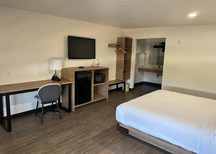 Rodeway Inn & Suites Rancho Mirage - Palm Desert Area Thousand Palms