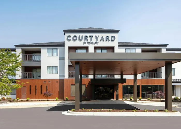 Courtyard By Marriott Lynchburg Hotel