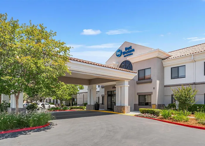 Best Western Valencia/Six Flags Inn & Suites Santa Clarita