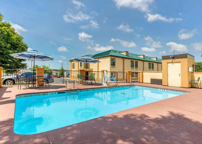 Quality Inn Auburn Campus Area I-85