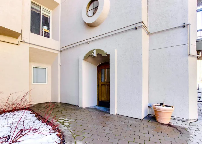 Elkhorn Studio Condo - The Clocktower