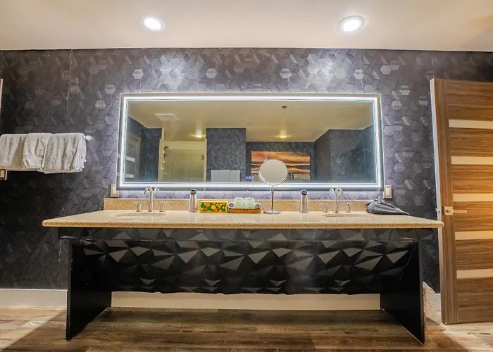 2100 Sqft Penthouse Suite W/ Strip Views! Pool Gym Las Vegas