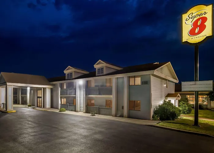 Super 8 By Wyndham La Crosse Hotel