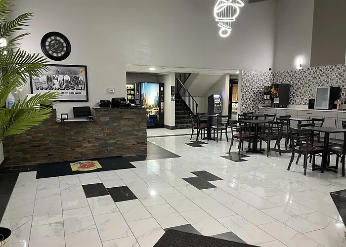 Super 8 By Wyndham Shakopee Hotel