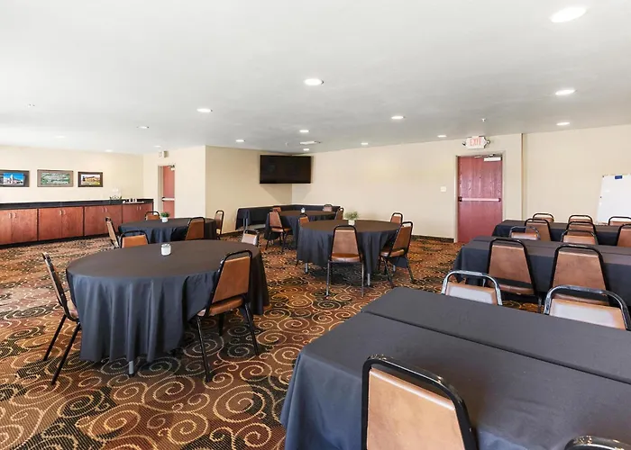 Cobblestone Hotel & Suites - Knoxville