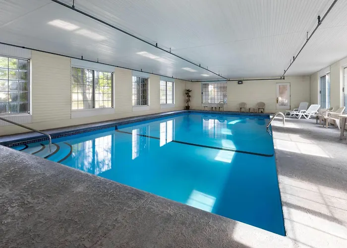 Days Inn By Wyndham Mackinaw City - Bridgeview Area