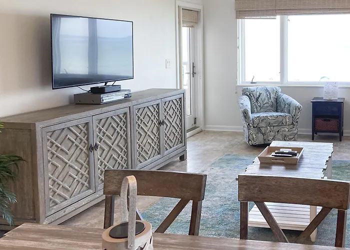 Beautiful Condo With Gorgeous Ocean Views From Balcony + Shared Pool & Free Wifi Franklintown