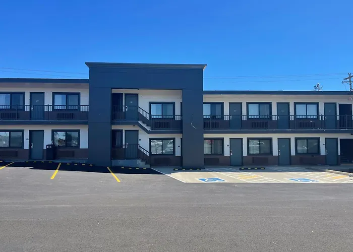 Seven Seas Inn & Suites Newport