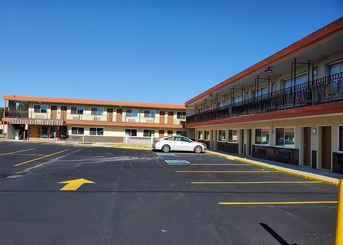 Econo Lodge Inn & Suites Mason City - Clear Lake