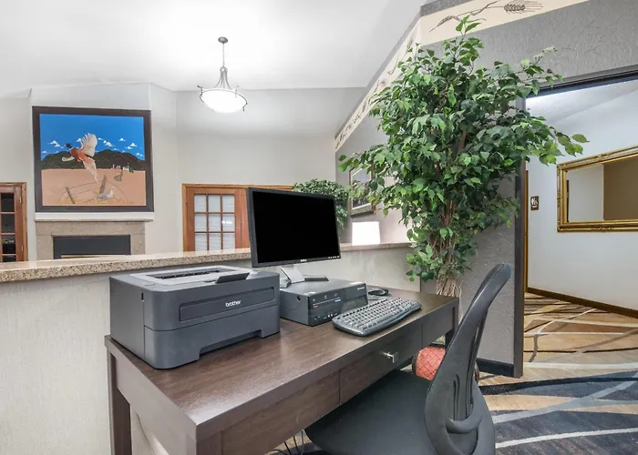 Days Inn By Wyndham Watertown