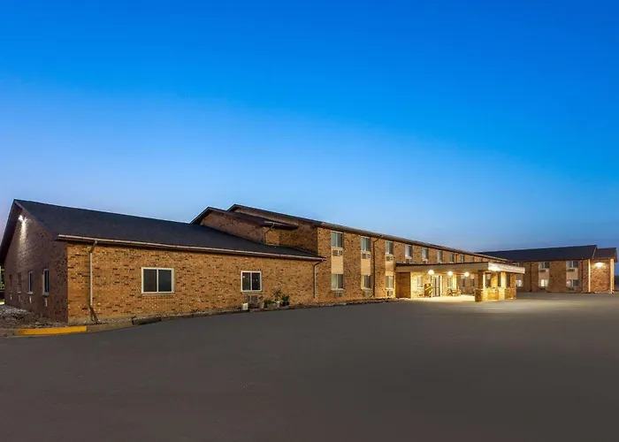 Baymont By Wyndham Manistee Hotel