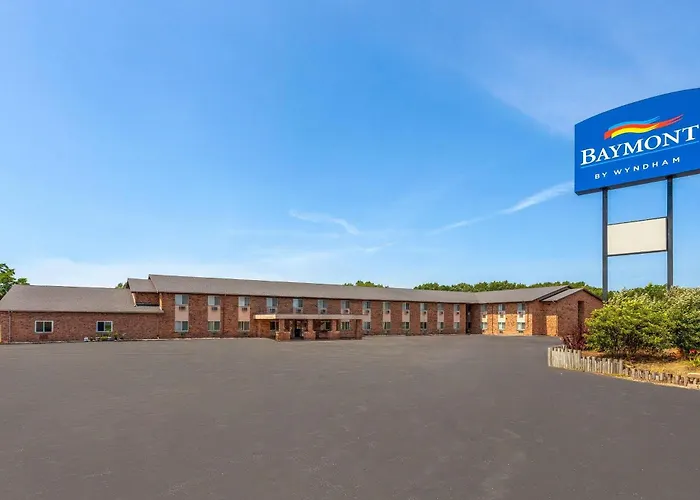 Baymont By Wyndham Manistee Hotel