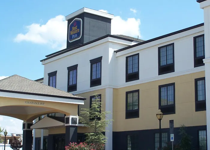 Best Western Plus Barsana Hotel & Suites