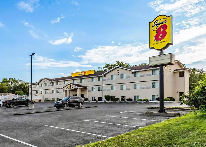 Super 8 By Wyndham Independence Kansas City