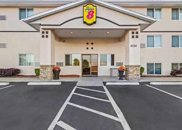 Super 8 By Wyndham Independence Kansas City