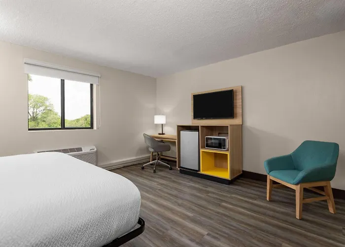 Days Inn And Suites By Wyndham Hammond, In