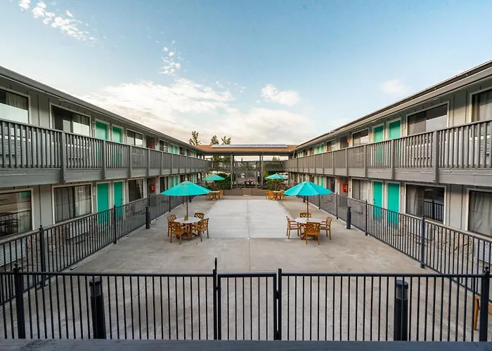 Pepper Tree Inn
