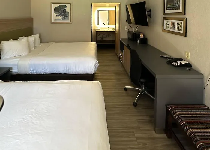 Country Inn & Suites By Radisson, Monterey Beachfront-Marina, Ca