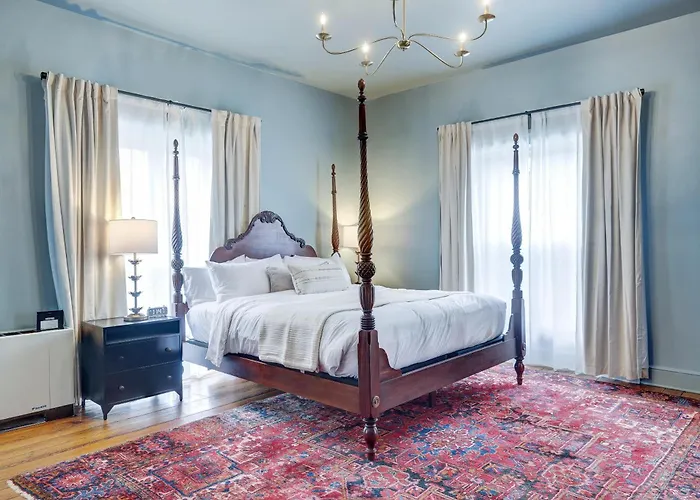 The 200 South St | King Ste 9 Hotel Charlottesville
