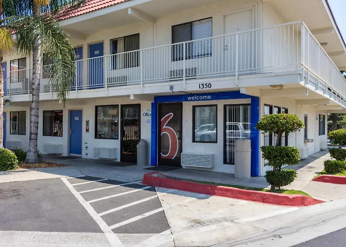 Motel 6 Bakersfield, Ca - Convention Center