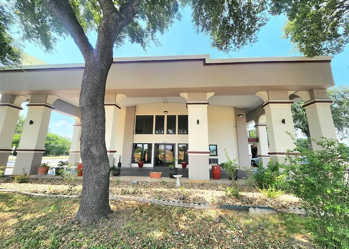 Days Inn By Wyndham San Marcos