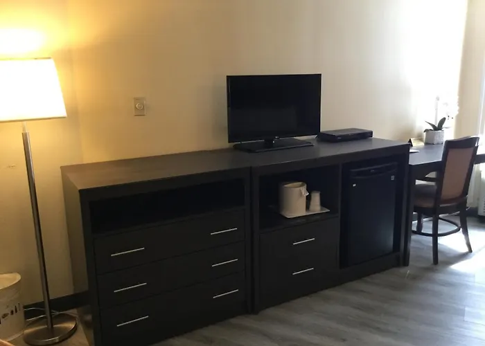 Econo Lodge Metro Arlington