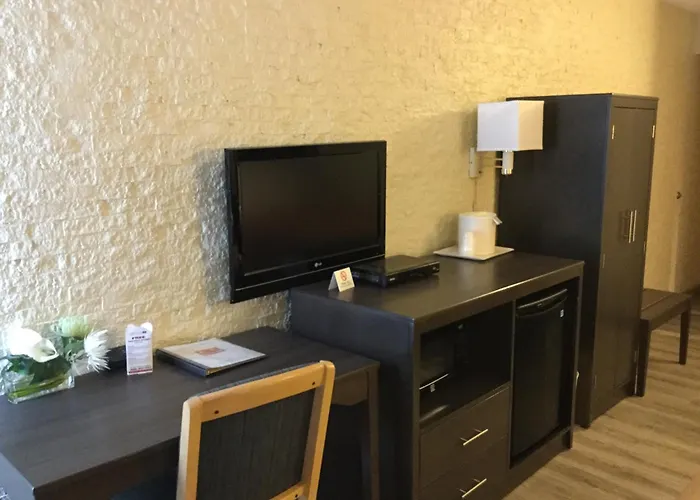 Econo Lodge Metro Arlington