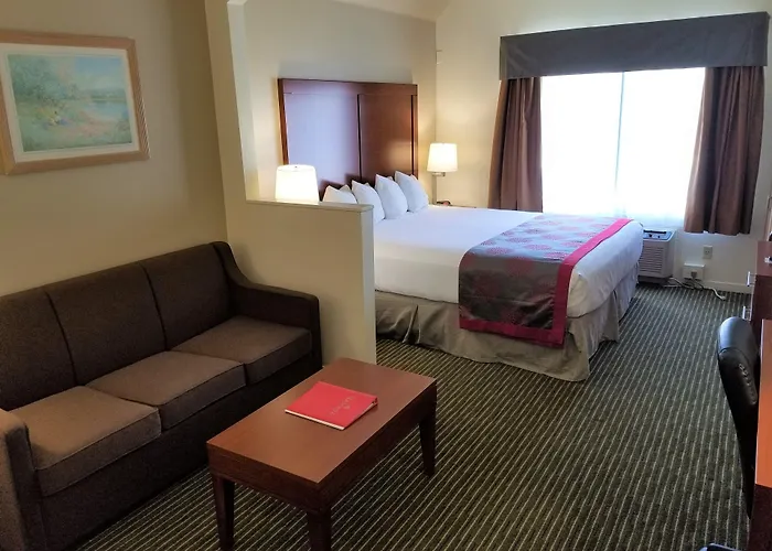 Ramada By Wyndham Bakersfield Hotel