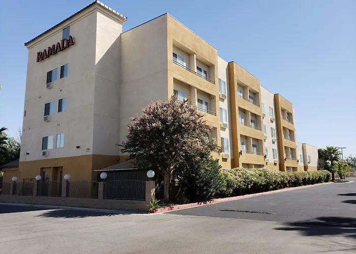 Ramada By Wyndham Bakersfield Hotel