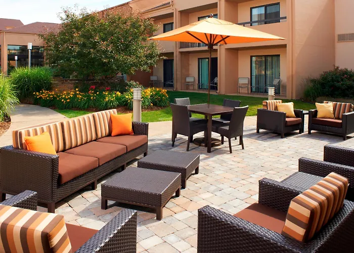 Courtyard By Marriott Rockford Hotel